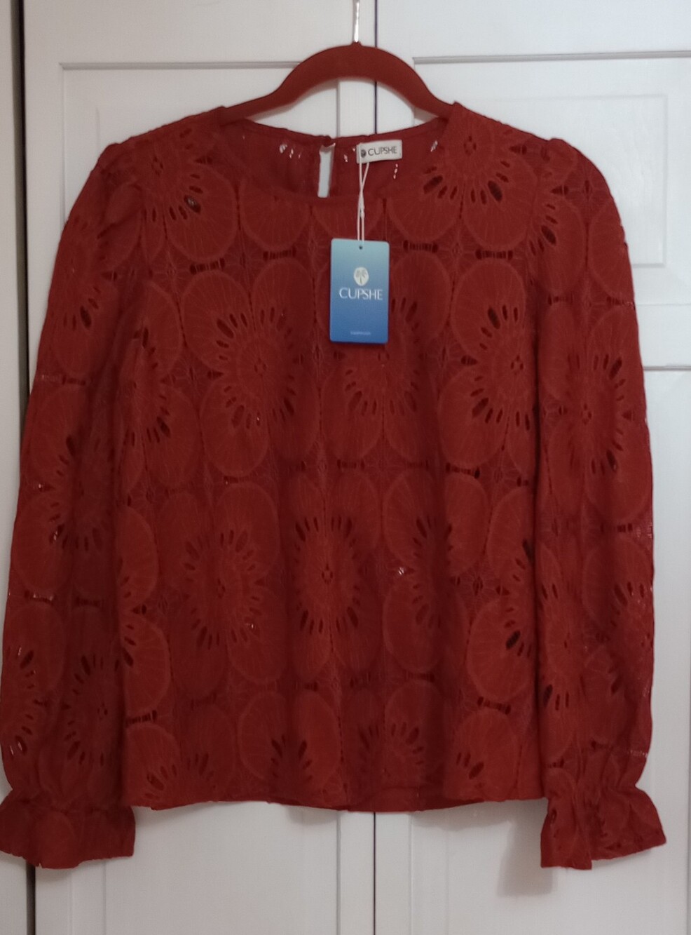 NWT Cupshe  long-sleeve floral eyelet blouse Size Small